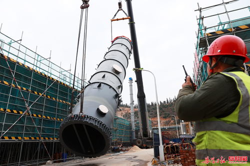 湖南石化技術(shù)升級改造項(xiàng)目實(shí)現(xiàn)新年“開門紅”，首批關(guān)鍵大件設(shè)備成功吊裝就位