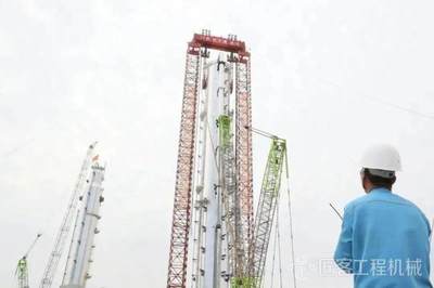 中聯(lián)重科ZCC12500履帶吊 擎天巨臂，力擎超級石化工程新紀(jì)元